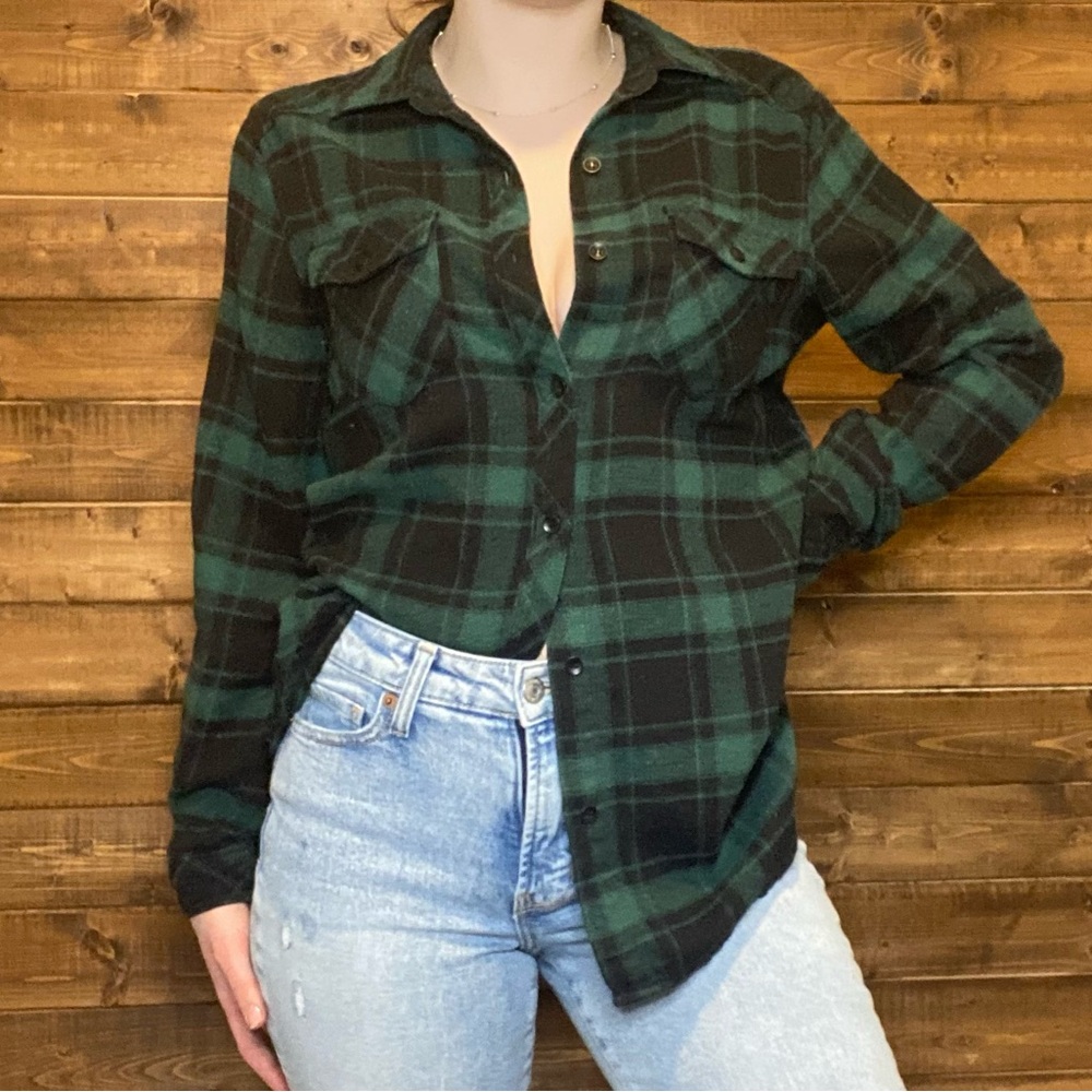 🍃Ci Sono Green Plaid Button-Up Shirt - Medium🍃